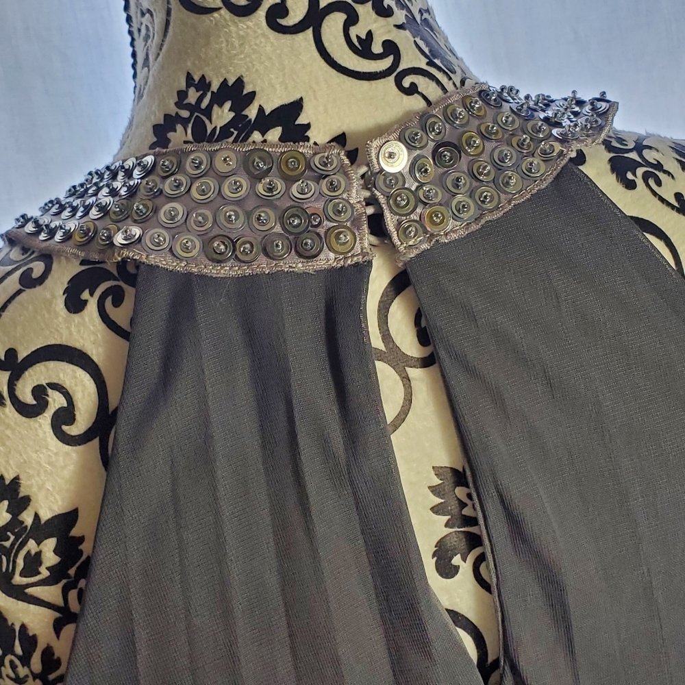 GRAY SLEEVELESS DRESSY TOP - Picture 5 of 12